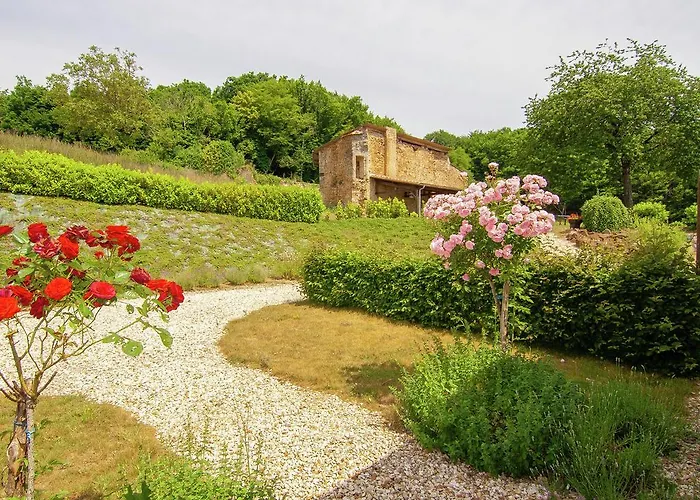 Сasa de vacaciones In Dordogne With Accessible Terrace Roussines